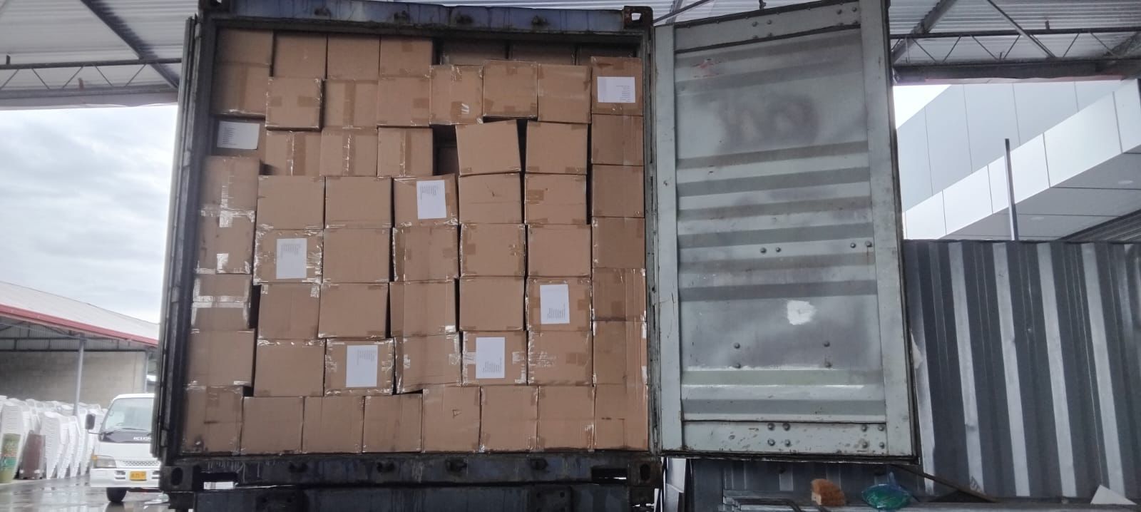 Container met medische benodigdheden van Elite Medical Supplies, gearriveerd in Paramaribo
