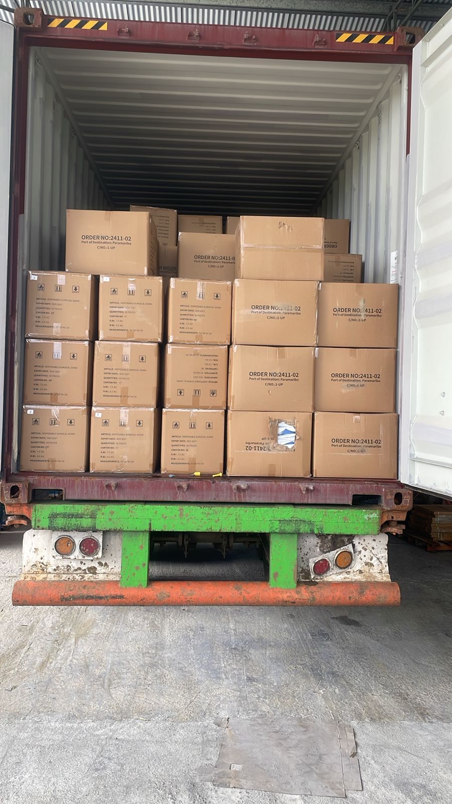 Container met medische benodigdheden van Elite Medical Supplies, gearriveerd in Paramaribo