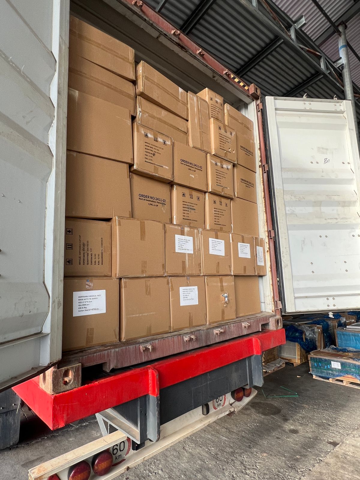 Container met medische benodigdheden van Elite Medical Supplies, gearriveerd in Paramaribo